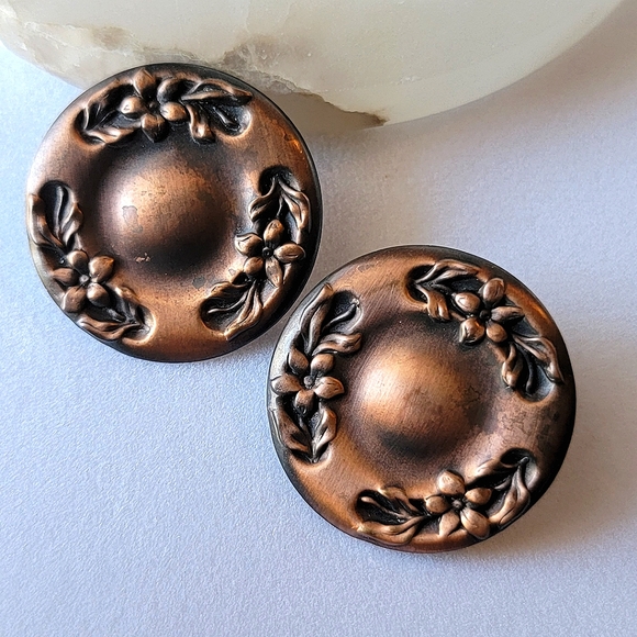 Vintage Copper Tone Button Disc Earrings Floral - Picture 1 of 7